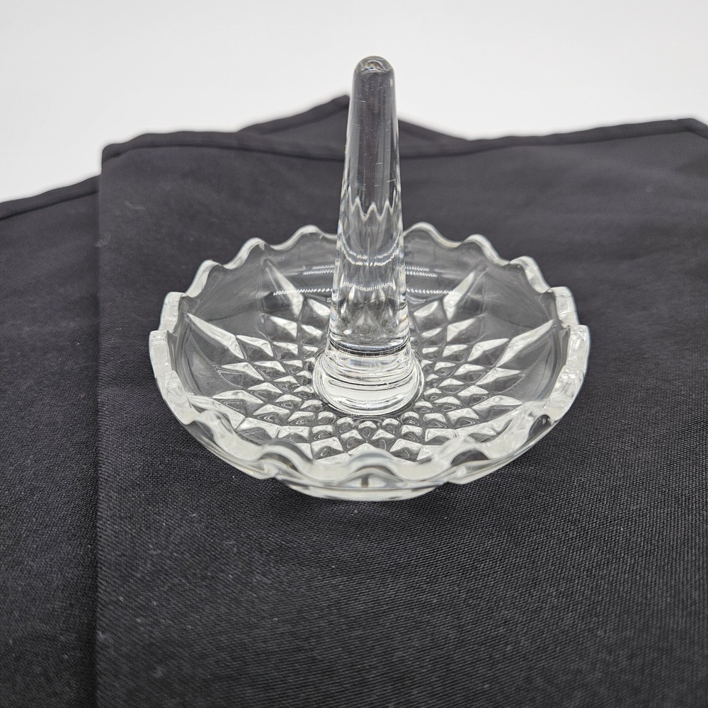 Vintage Crystal/Glass Ring Holder Scalloped Edges Diamond Cut Pattern